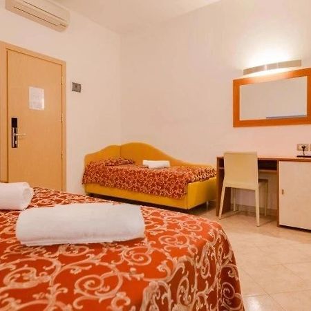 Hotel Ivana Misano Adriatico Dış mekan fotoğraf