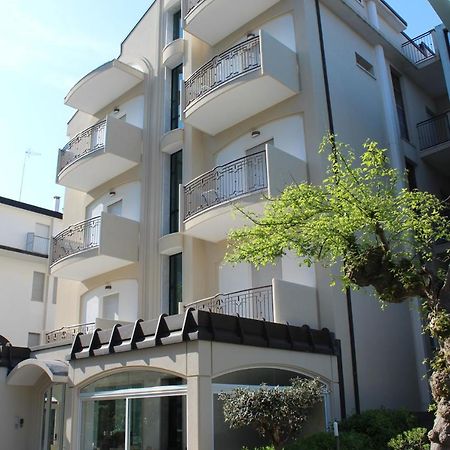 Hotel Ivana Misano Adriatico Dış mekan fotoğraf