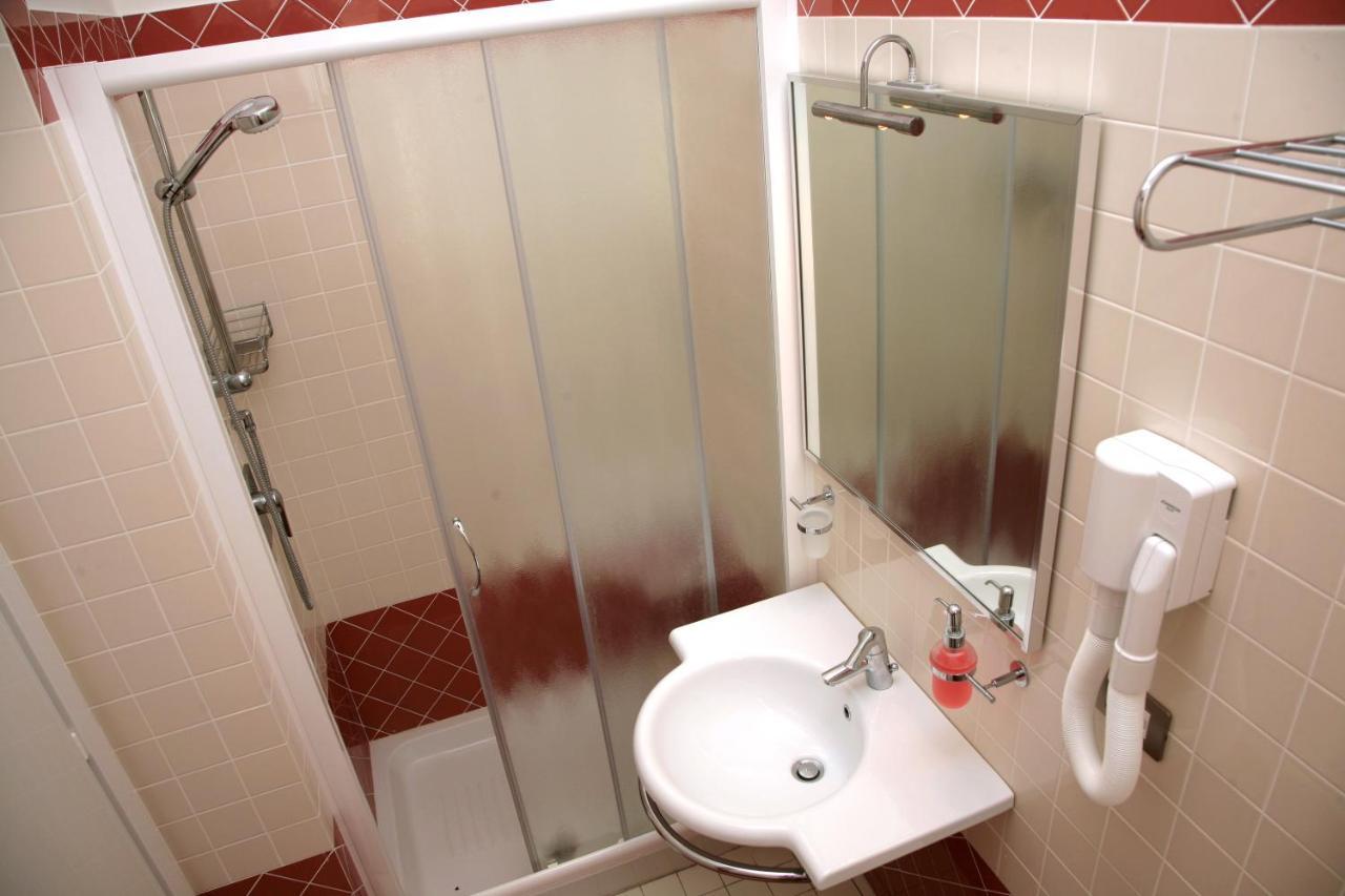Hotel Ivana Misano Adriatico Dış mekan fotoğraf