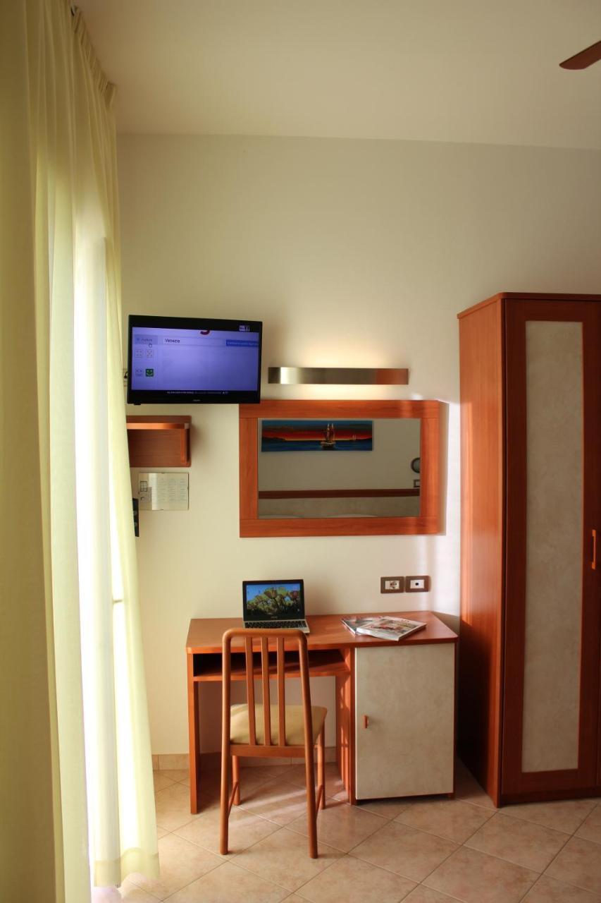 Hotel Ivana Misano Adriatico Dış mekan fotoğraf
