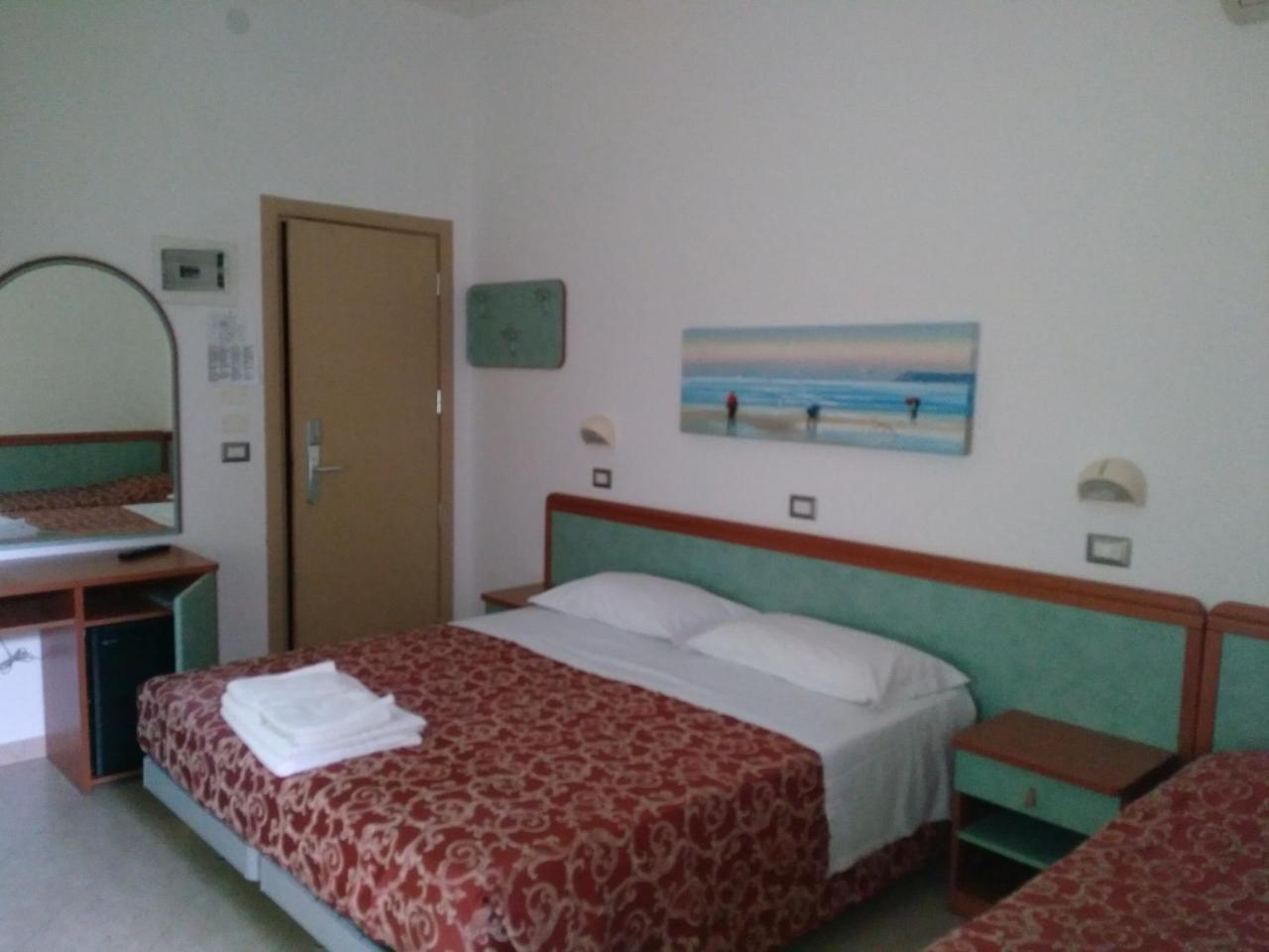 Hotel Ivana Misano Adriatico Dış mekan fotoğraf