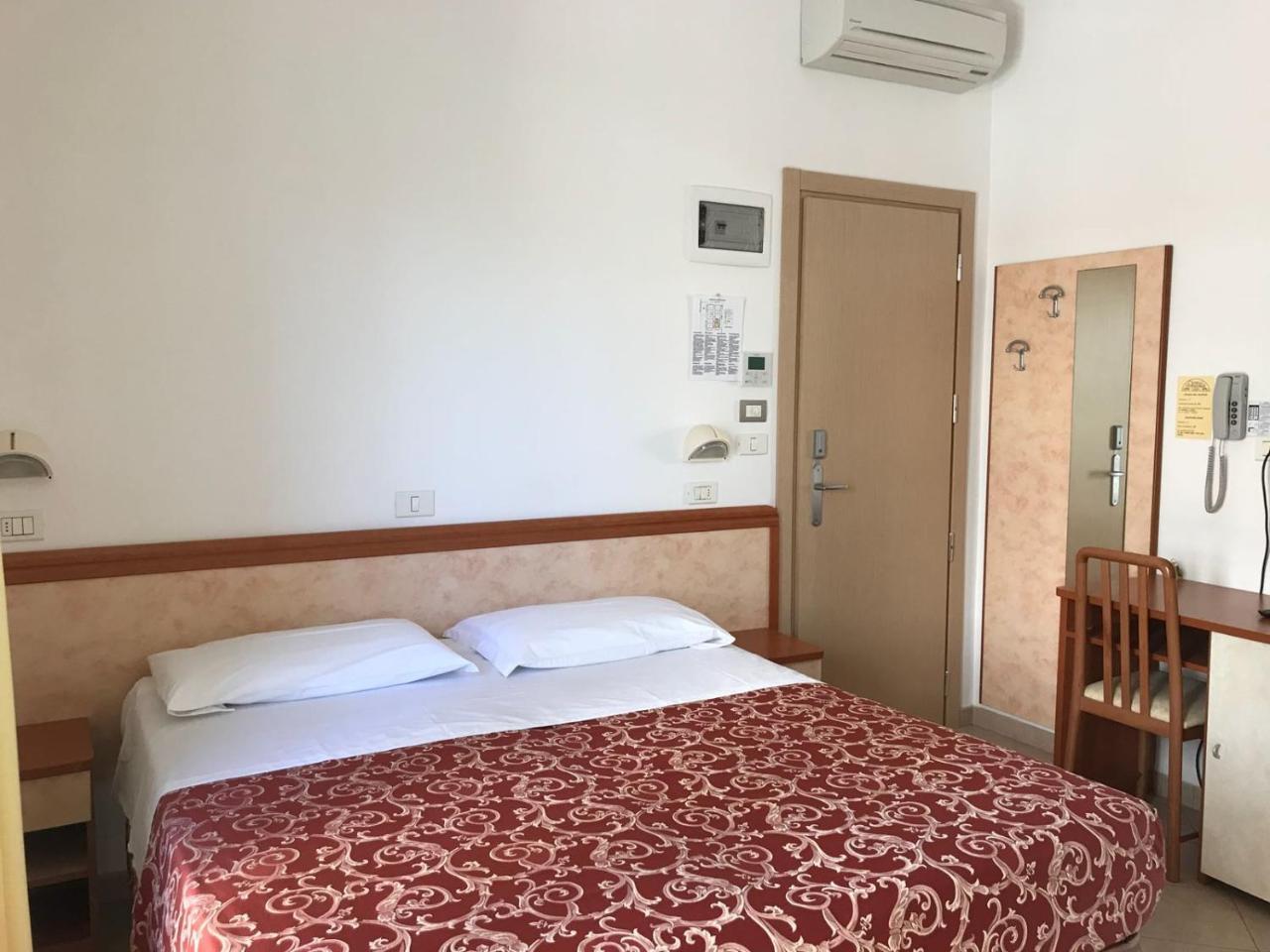 Hotel Ivana Misano Adriatico Dış mekan fotoğraf