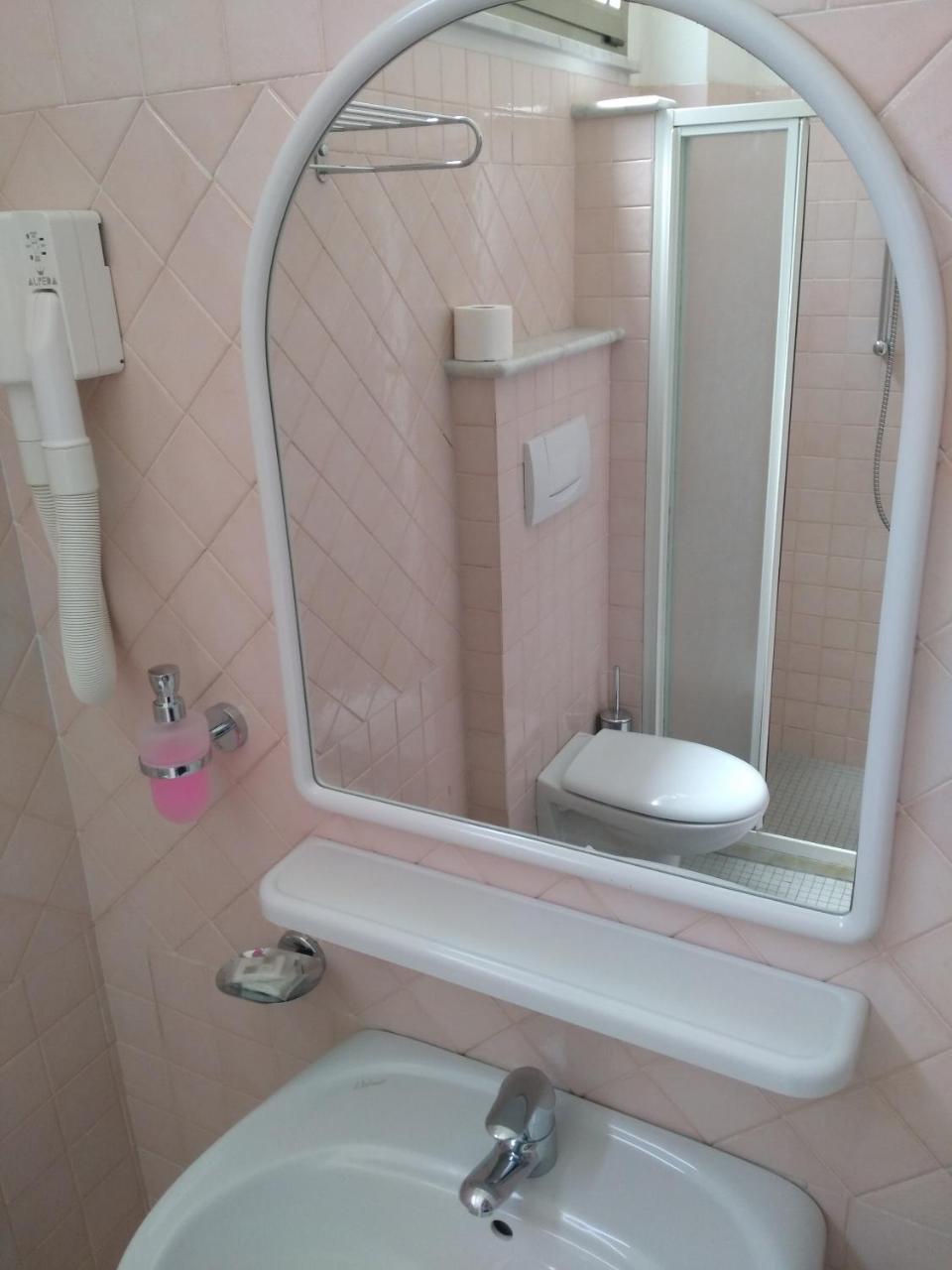 Hotel Ivana Misano Adriatico Dış mekan fotoğraf